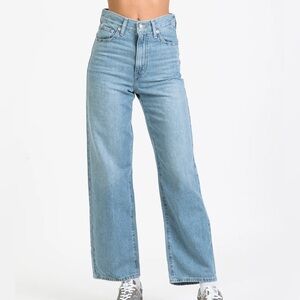 NWT LEVIs High Rise Straight Jeans